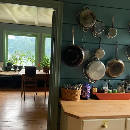 Tessas Eplegard, Karhuset Agroturismo